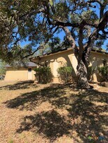 651 Rock St in New Braunfels, TX - Building Photo