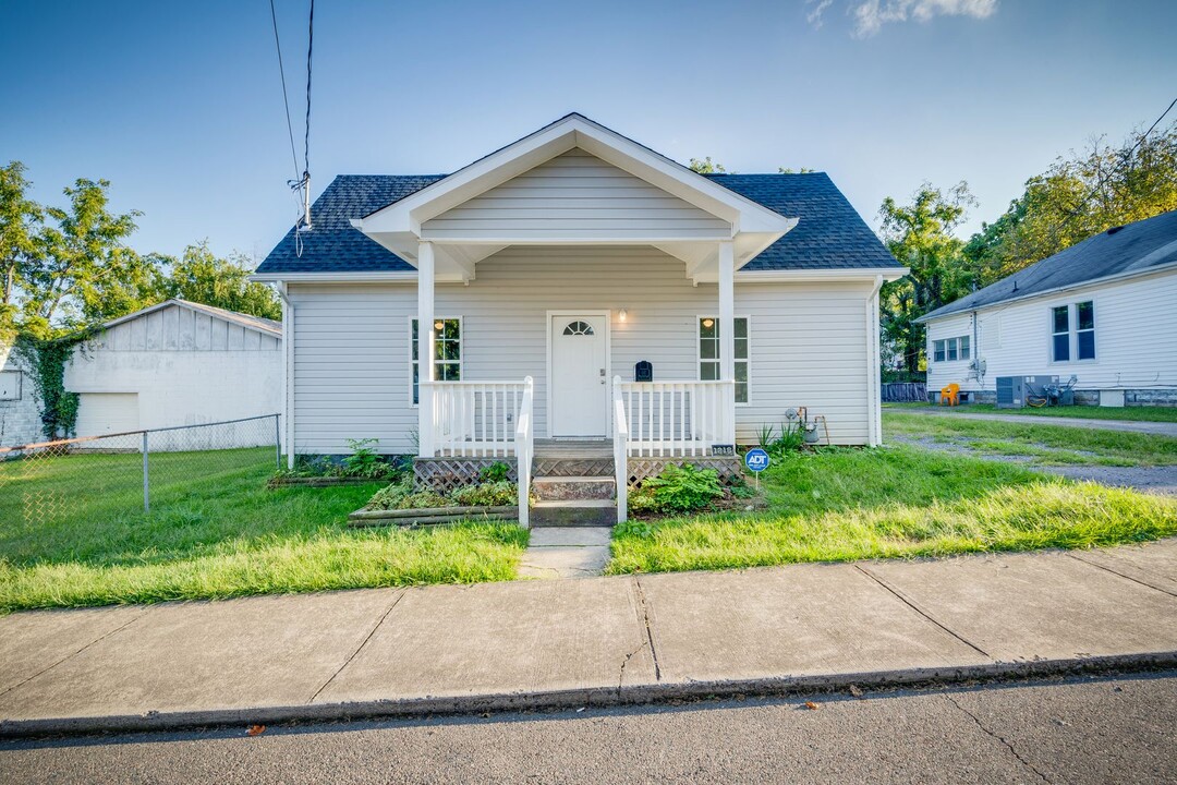 1216 Anderson St in Bristol, TN - Building Photo