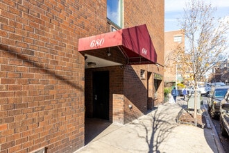 666-680 Washington St in New York, NY - Building Photo - Building Photo