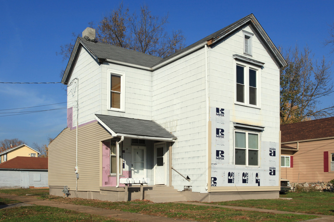 929 Virginia Ave in Clarksville, IN - Building Photo