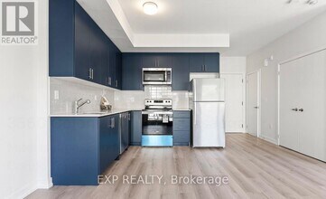 3560 Colonial Dr in Mississauga, ON - Building Photo - Building Photo