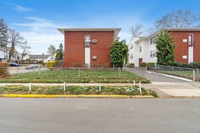 208 N Park St, Unit 2