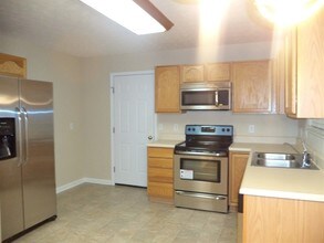 4324 Aylesbury Dr in Knoxville, TN - Building Photo - Building Photo