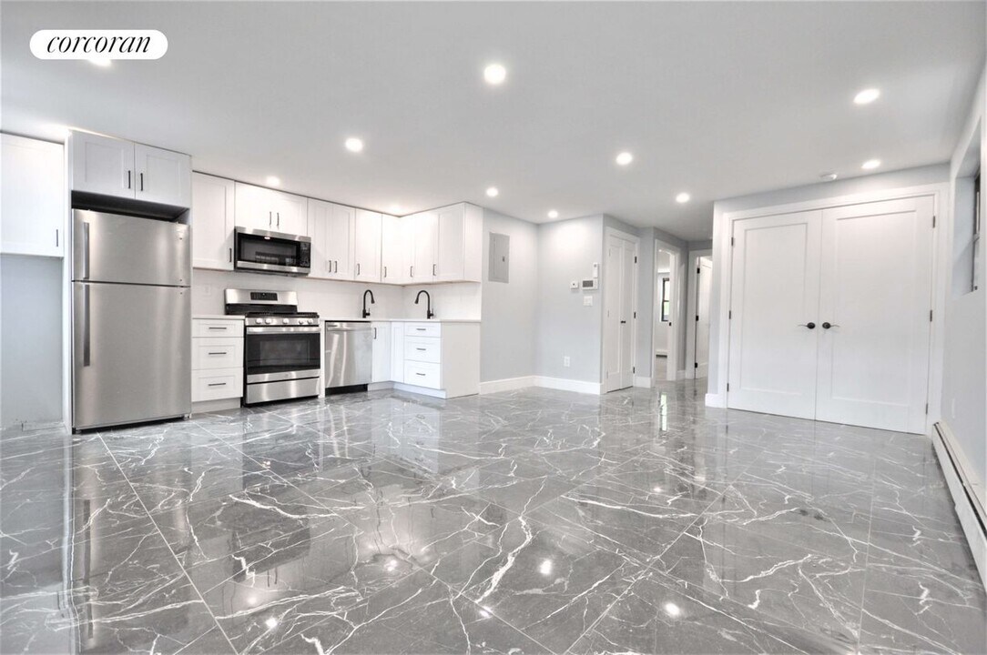 163 E 46th St in Brooklyn, NY - Building Photo