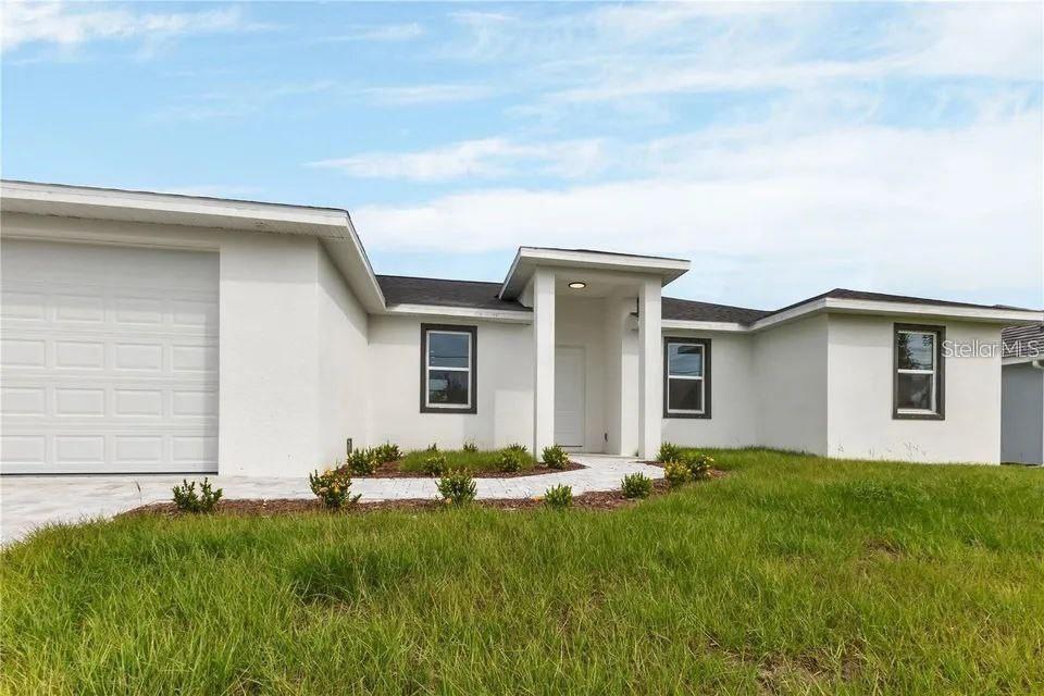 9243 Canna St in Port Charlotte, FL - Building Photo