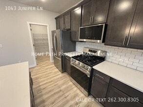 1043 Juniper Ln in Hartford, WI - Building Photo - Building Photo