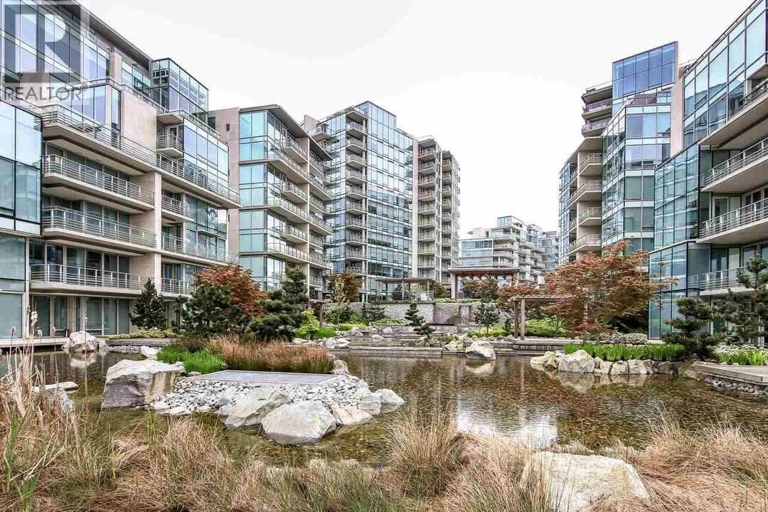 5177 Brighouse Way in Richmond, BC - Building Photo