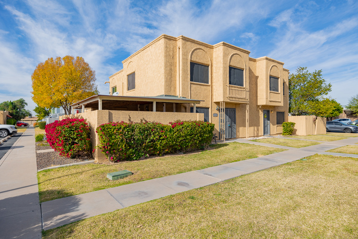 5412 W Sheena Dr in Glendale, AZ - Foto de edificio