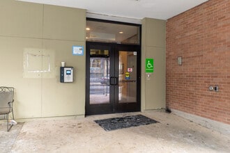 Hollywood House in Chicago, IL - Building Photo - Building Photo