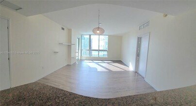 300 S Biscayne Blvd in Miami, FL - Building Photo - Building Photo