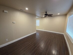 560 Elm Ave in Gustine, CA - Building Photo - Building Photo