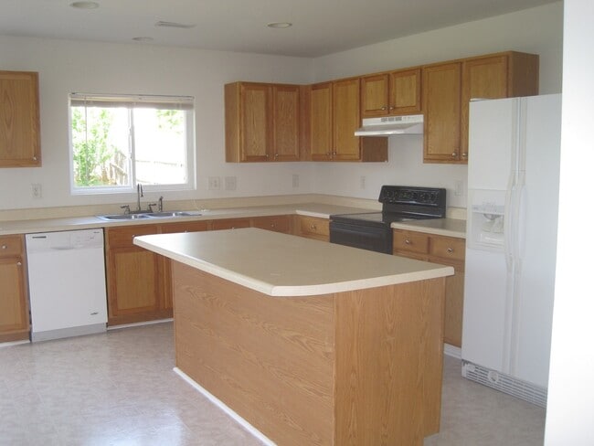 233 Milpass Dr in Holly Springs, NC - Building Photo - Building Photo