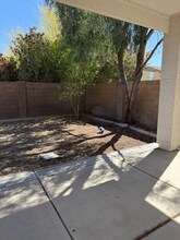 6431 W Desert Hollow Dr in Phoenix, AZ - Foto de edificio - Building Photo