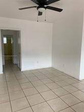 17051 NE 23rd Ave in North Miami Beach, FL - Foto de edificio - Building Photo