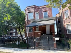 2300 N Springfield Ave, Unit 2 in Chicago, IL - Building Photo