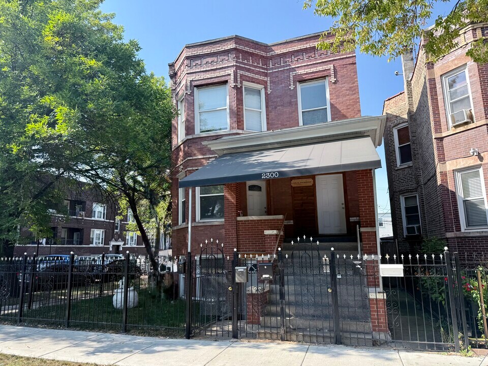 2300 N Springfield Ave, Unit 2 in Chicago, IL - Building Photo