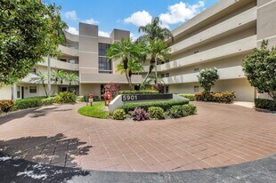 5901 Camino Del Sol in Boca Raton, FL - Building Photo