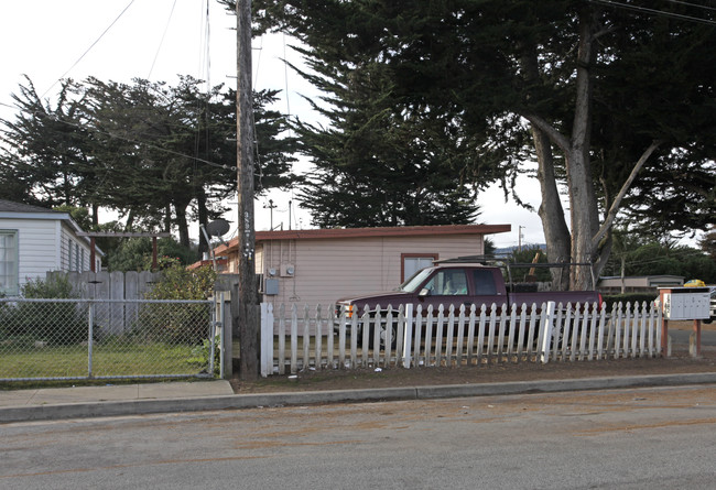 1082 Wanda Ave in Seaside, CA - Building Photo - Building Photo