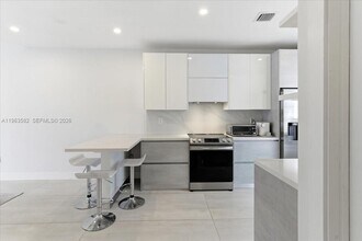 7743 SW 99th St in Miami, FL - Building Photo - Building Photo