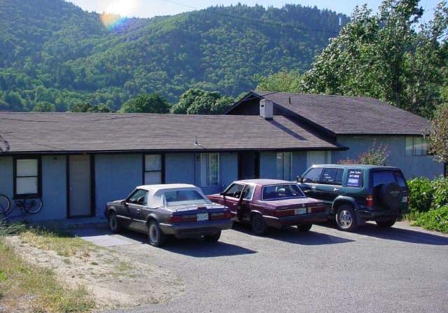 872 S Main St in Myrtle Creek, OR - Building Photo