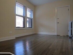 2641.5 N Spaulding Ave in Chicago, IL - Foto de edificio - Building Photo