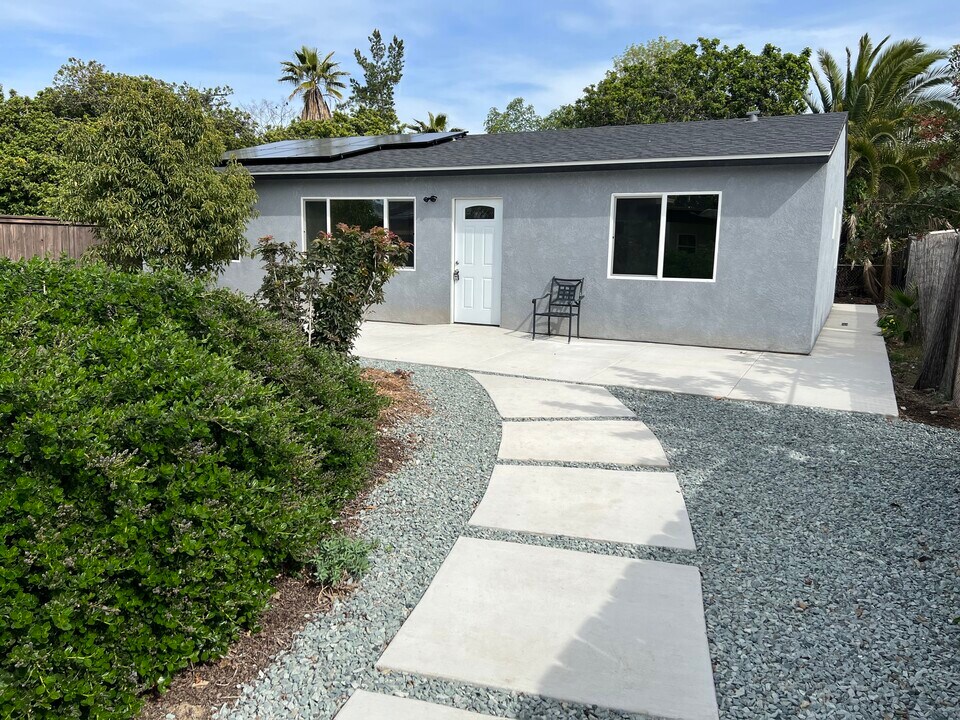 5059 63rd St in San Diego, CA - Foto de edificio