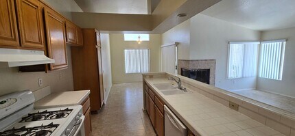 543 Chelsea Way in Corona, CA - Building Photo - Building Photo