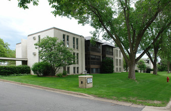 Southdale Gardens Apartments in Edina, MN - Building Photo - Building Photo