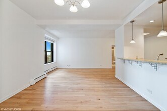 2100 N Lincoln Park W in Chicago, IL - Building Photo - Building Photo