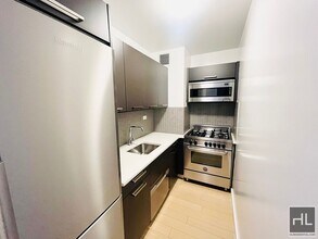 East 39th Street, Unit 8E in New York, NY - Building Photo - Building Photo