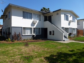 2501 S Baker St in Santa Ana, CA - Building Photo - Building Photo