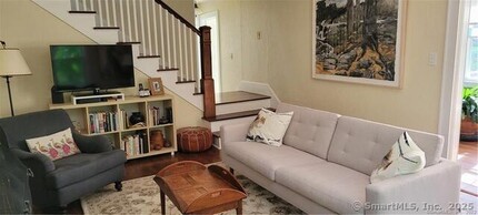 81 W Mountain Rd in Ridgefield, CT - Building Photo - Building Photo