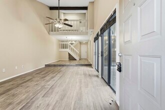 3168 Windchase Blvd in Houston, TX - Foto de edificio - Building Photo