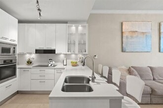 6799 Collins Ave in Miami, FL - Foto de edificio - Building Photo