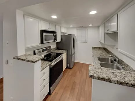 12059 Alta Carmel Ct in San Diego, CA - Building Photo - Building Photo