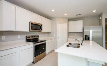 4132 Goldfoil Rd in Spring Hill, FL - Building Photo - Building Photo