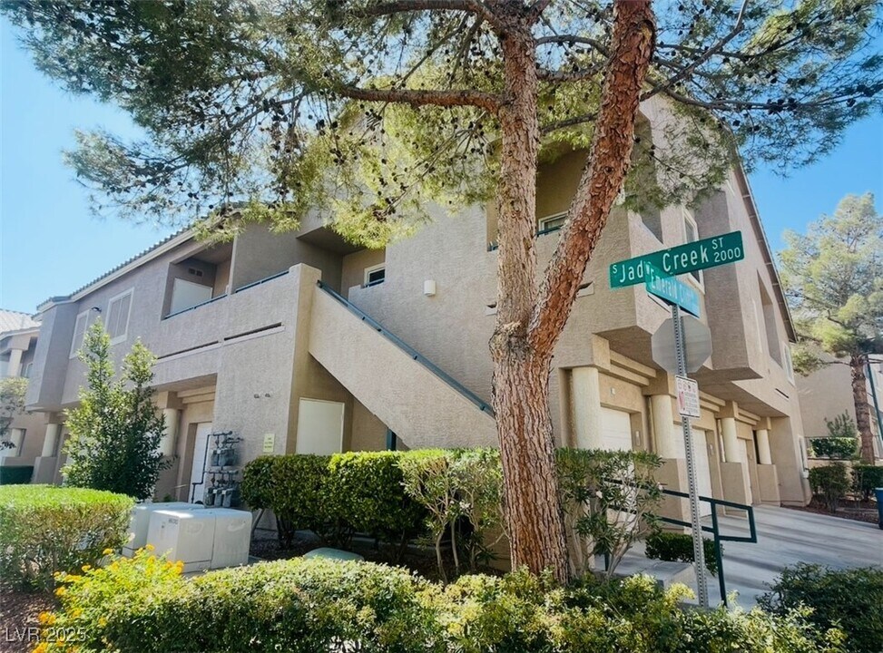 2053 Jade Creek St in Las Vegas, NV - Building Photo