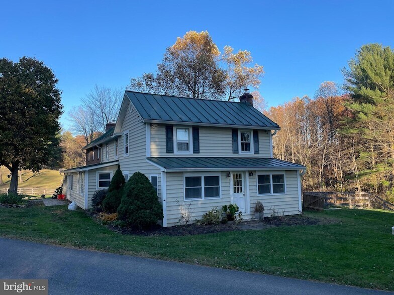 6270 Davis Rd in Woodbine, MD - Foto de edificio