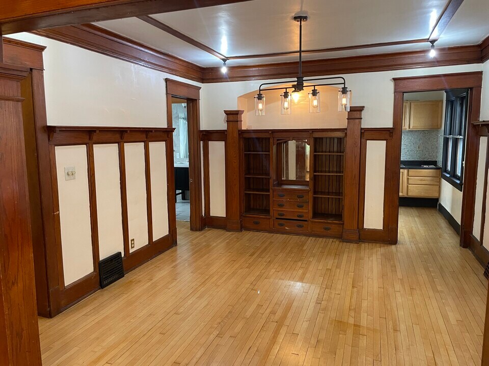 2444 N Booth St, Unit 2 bedroom lower in Milwaukee, WI - Foto de edificio