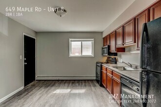 649 W Maple Rd in Clawson, MI - Building Photo - Building Photo
