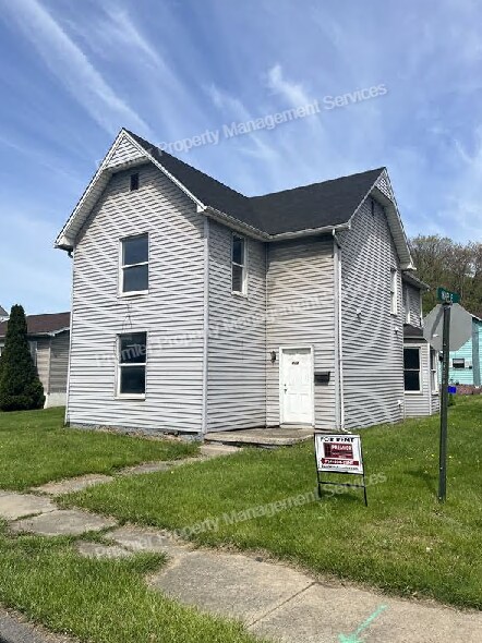 413 N Cedar St in New Castle, PA - Building Photo