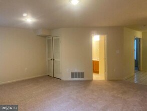 5604 Gresham Ln in Centreville, VA - Building Photo - Building Photo