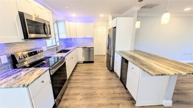 2017 Arden Dr in Sarasota, FL - Building Photo - Building Photo