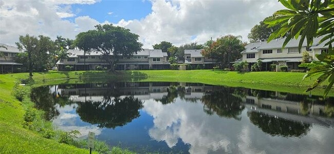 2262 Discovery Cir W in Deerfield Beach, FL - Building Photo - Building Photo