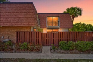 2930 SW Sunset Trace Cir in Palm City, FL - Building Photo