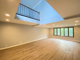 10 Freeman Ct in Dover, NH - Building Photo