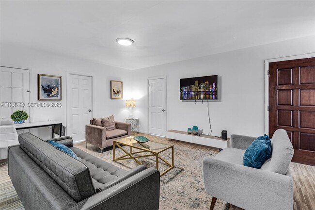 977 SW 10th St in Miami, FL - Building Photo - Building Photo