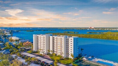 9397 Midnight Pass Rd in Sarasota, FL - Building Photo - Building Photo