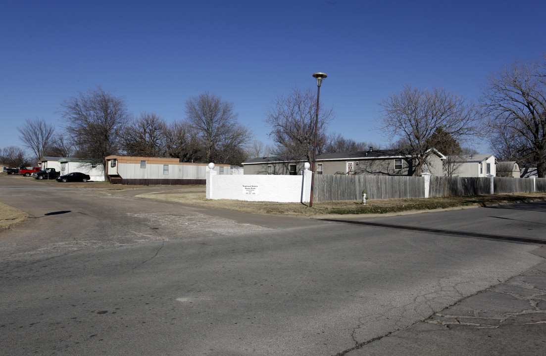 Highland Mobile Home Park in Bartlesville, OK - Foto de edificio