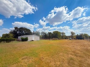 3063 Co Rd 484 in Elgin, TX - Building Photo - Building Photo